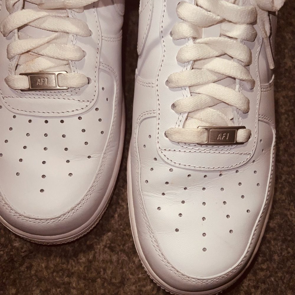 Nike Men's AF1 White Sneakers - Picture 4 of 5